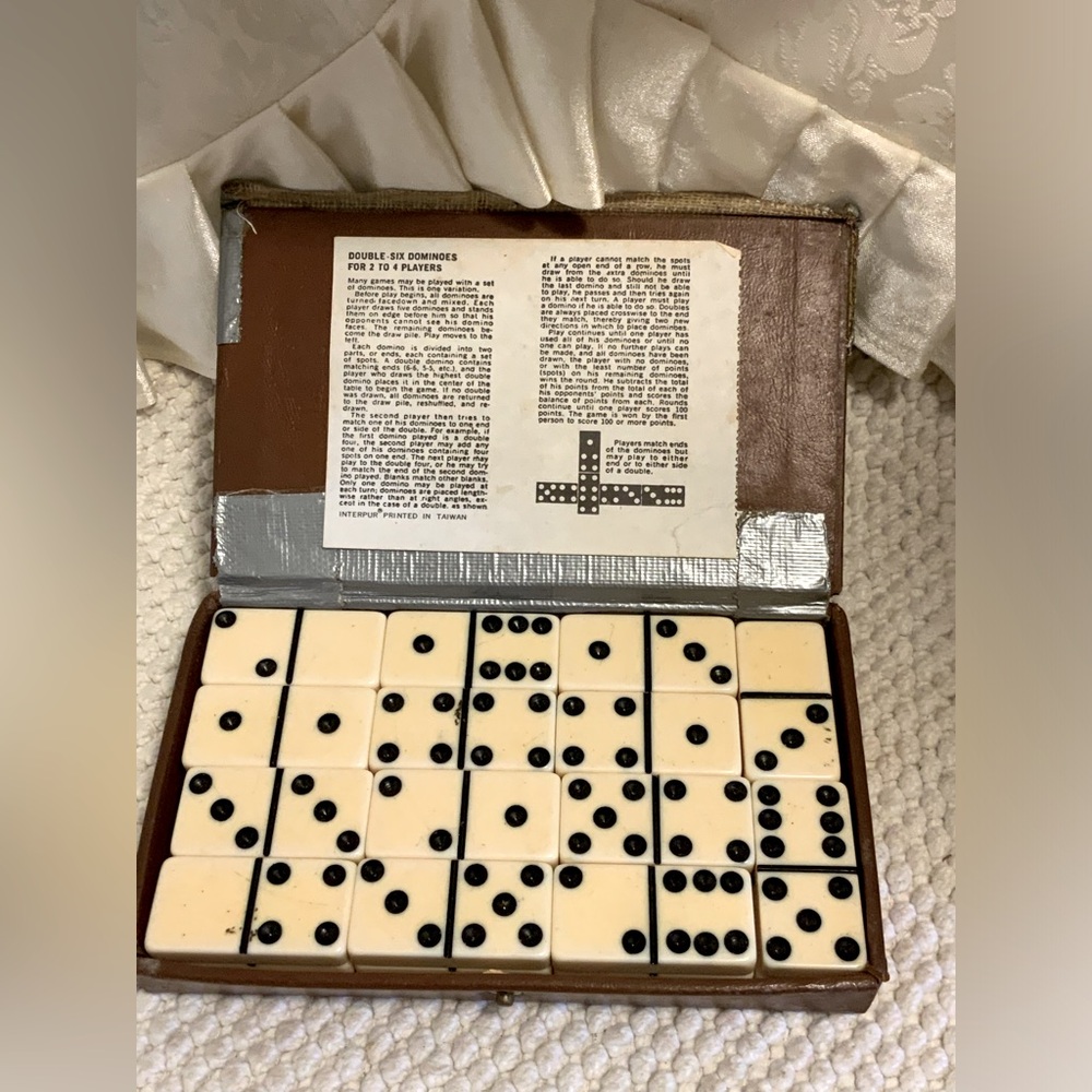 VINTAGE DOMINOS BY PUREMCO MFG CO